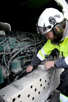 How to maintain diesel generator engine volvo penta checking