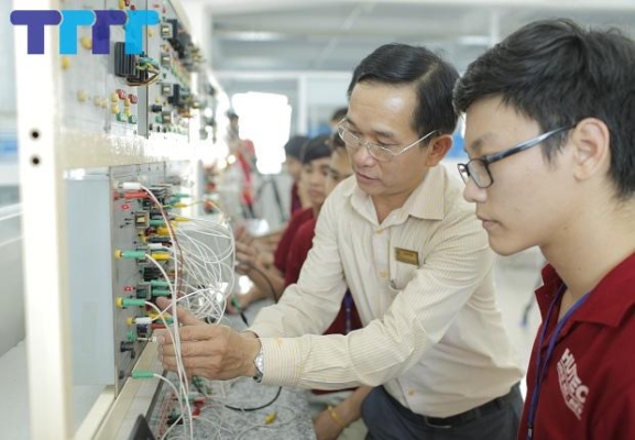 Polytechnic electronics and telecommunications career opportunities điện tử viễn thông bách khoa